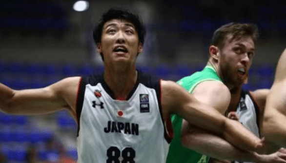 利用草丛或 利用草丛或